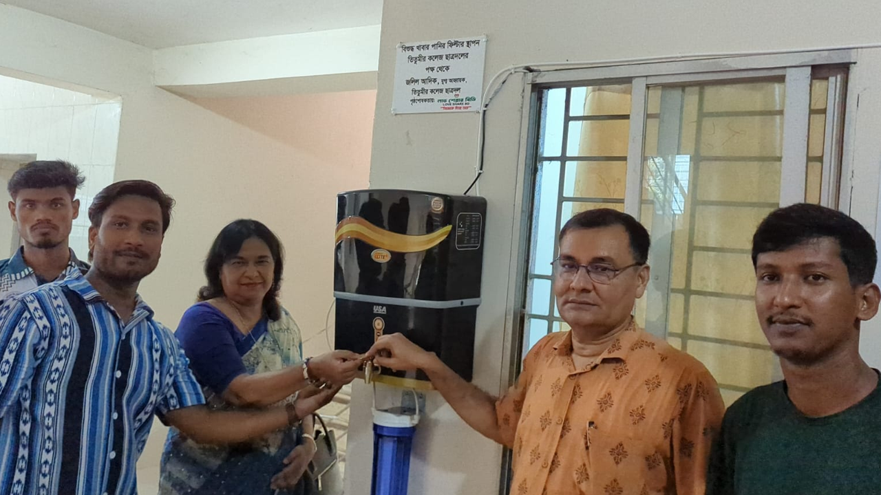 তিতুমীর কলেজে পানির ফিল্টার স্থাপন করল ছাত্রদল। ছবি : কালবেলা