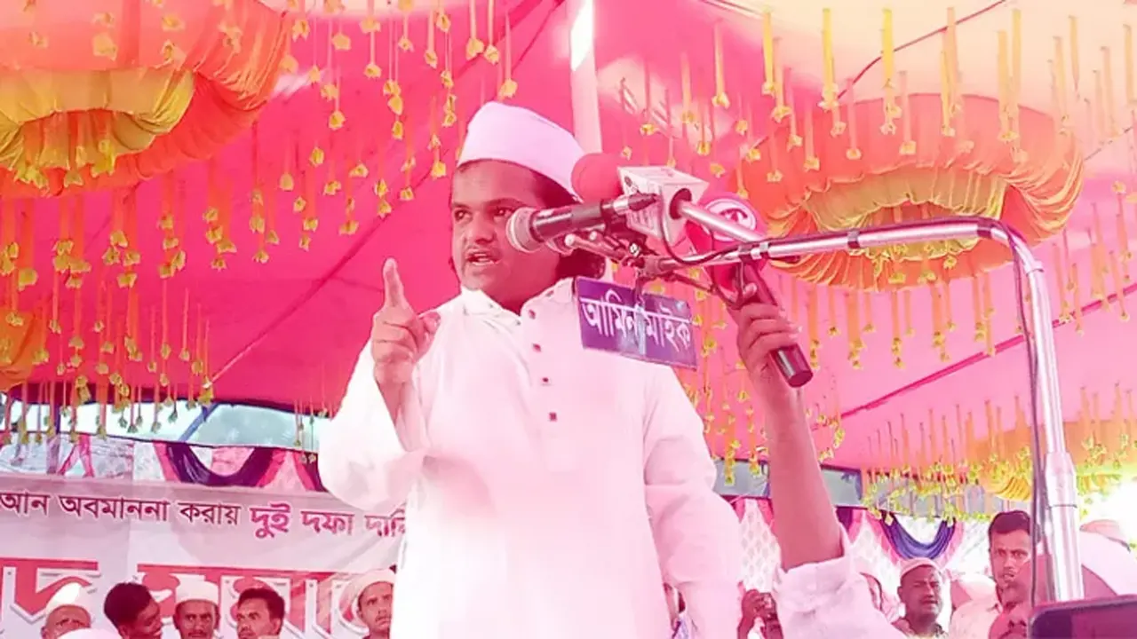 সমাবেশে বক্তব্য দেন মাওলানা রফিকুল ইসলাম মাদানী। ছবি : কালবেলা