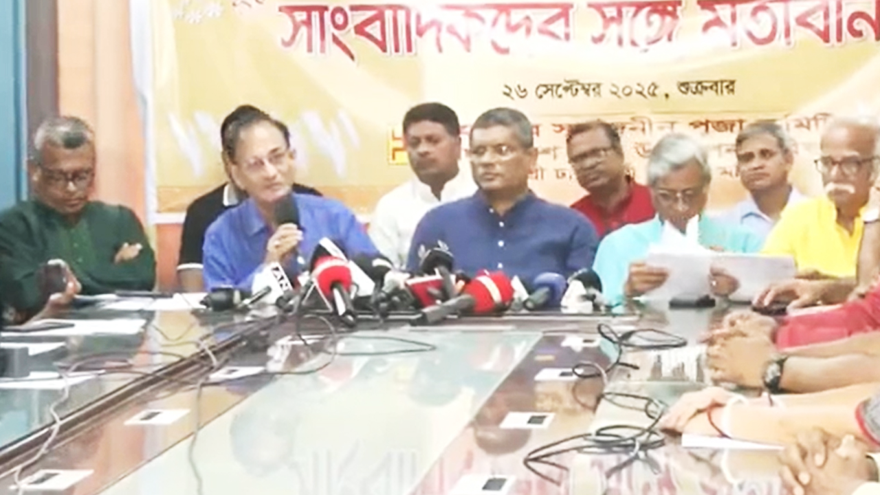 মহানগর সার্বজনীন পূজা কমিটি ও জাতীয় পূজা উদ্‌যাপন পরিষদের সংবাদ সম্মেলন। ছবি : সংগৃহীত