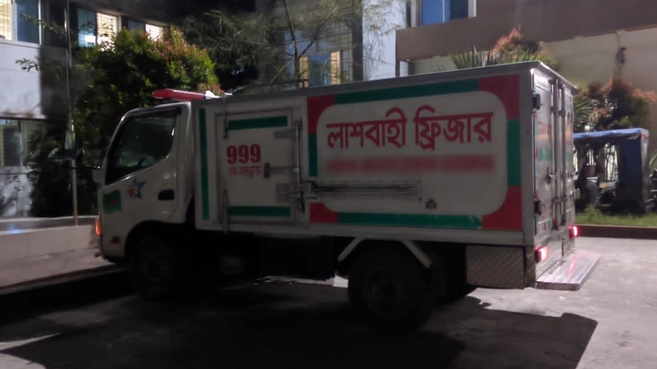 লাশবাহী গাড়ি। ছবি : কালবেলা