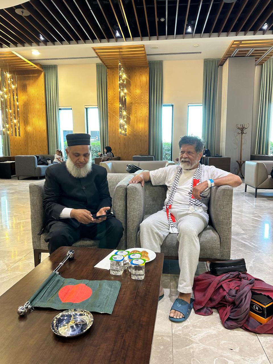 ইস্তানবুলে বাংলাদেশ কনসাল জেনারেল মোহাম্মদ মিজানুর রহমানের সঙ্গে শহিদুল আলম।