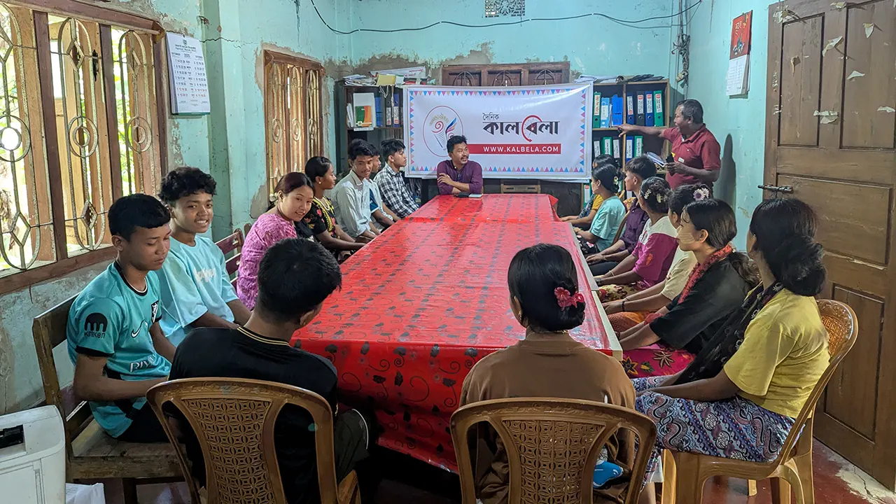 থানচিতে খুদে সাংবাদিকদের সঙ্গে কালবেলার প্রতিষ্ঠাবার্ষিকী উদযাপন। ছবি : কালবেলা