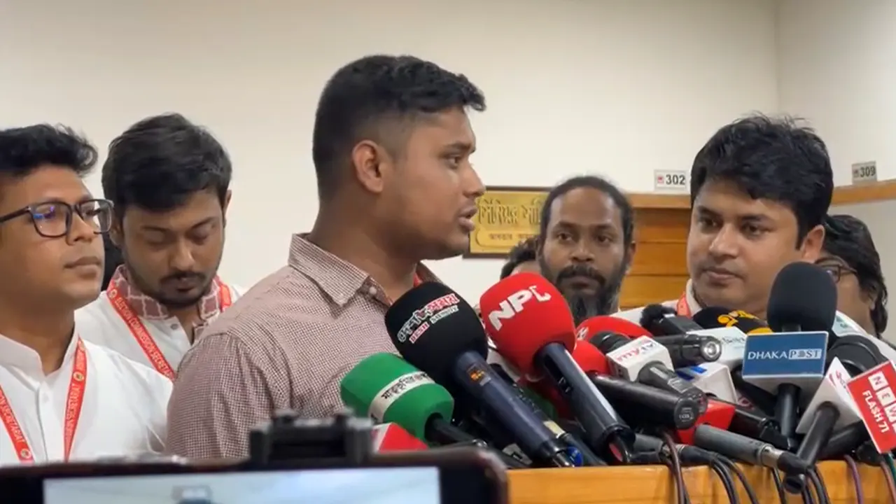 ইসিতে বৈঠকের পর সংবাদ সম্মেলনে হাসনাত আব্দুল্লাহ। ছবি : কালবেলা