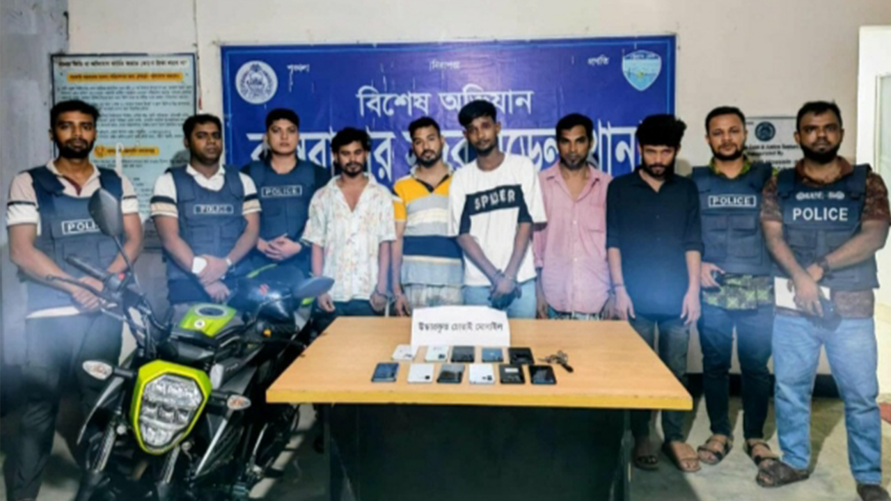 কক্সবাজারে ছিনতাইকারী আটক। ছবি : কালবেলা