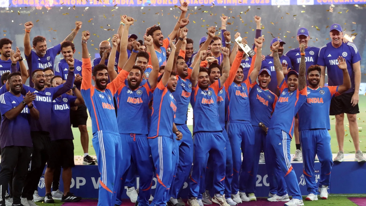 এশিয়া কাপের শিরোপা জিতলেও ট্রফি পায়নি ভারত। ছবি: সংগৃহীত
