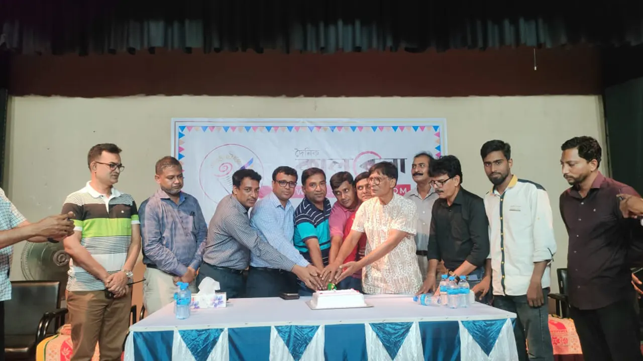 মেহেরপুরে দৈনিক কালবেলার তৃতীয় প্রতিষ্ঠাবার্ষিকী উদযাপন। ছবি : কালবেলা