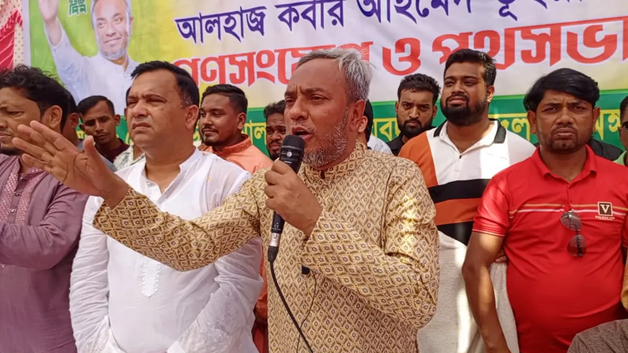 নির্বাচনী গণসংযোগে বক্তব্য রাখেন ব্রাহ্মণবাড়িয়া জেলা বিএনপির সদস্য আলহাজ কবির আহমেদ ভুঁইয়া। ছবি : কালবেলা