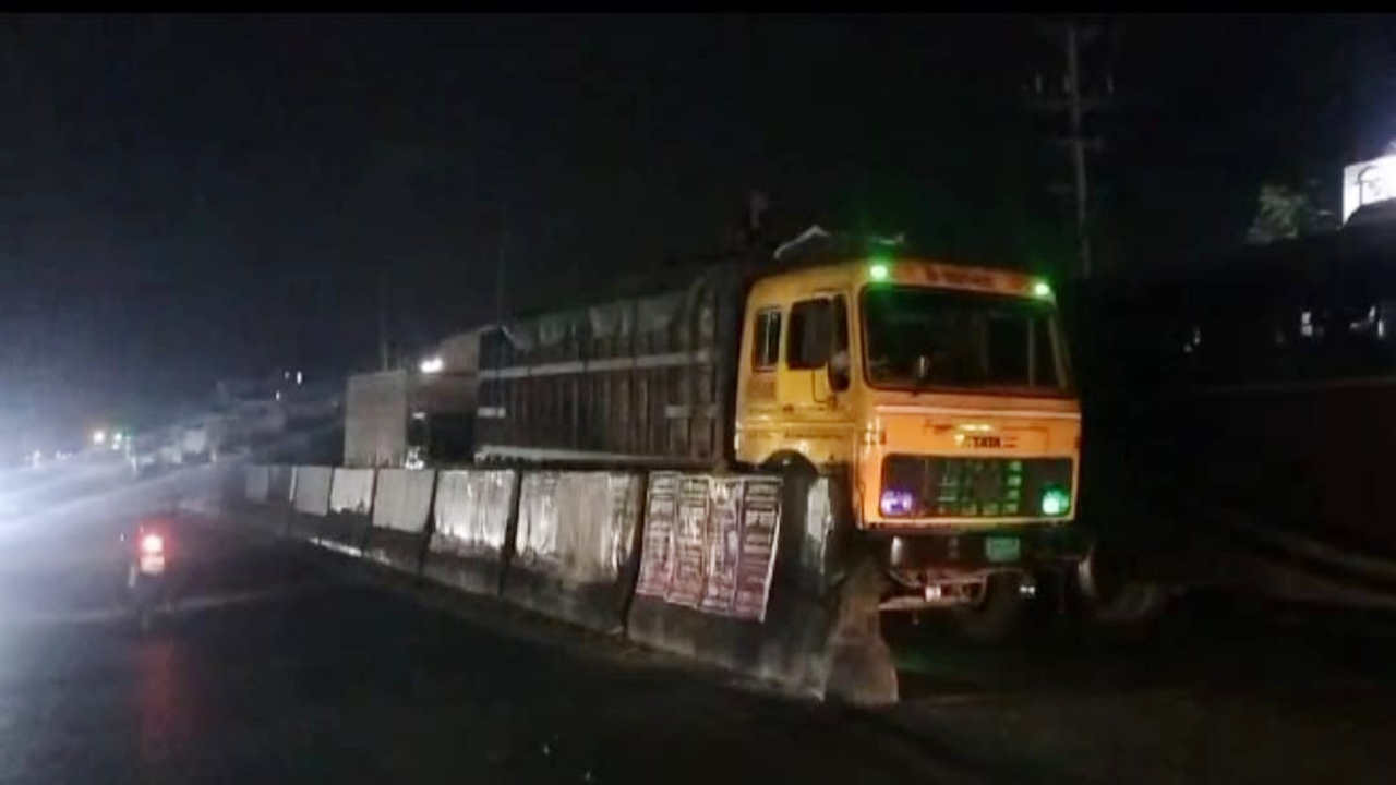 মহাসড়কে যানজটের দীর্ঘ সারি। ছবি : কালবেলা