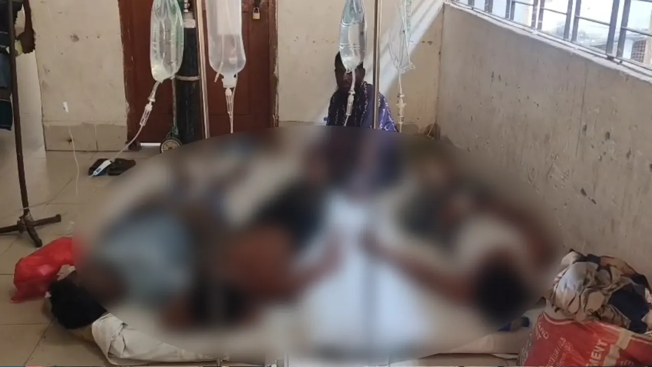 অ্যামোনিয়া গ্যাসে গুরুতর অসুস্থ পাঁচজনকে হাসপাতালে ভর্তি করা হয়েছে। ছবি : কালবেলা