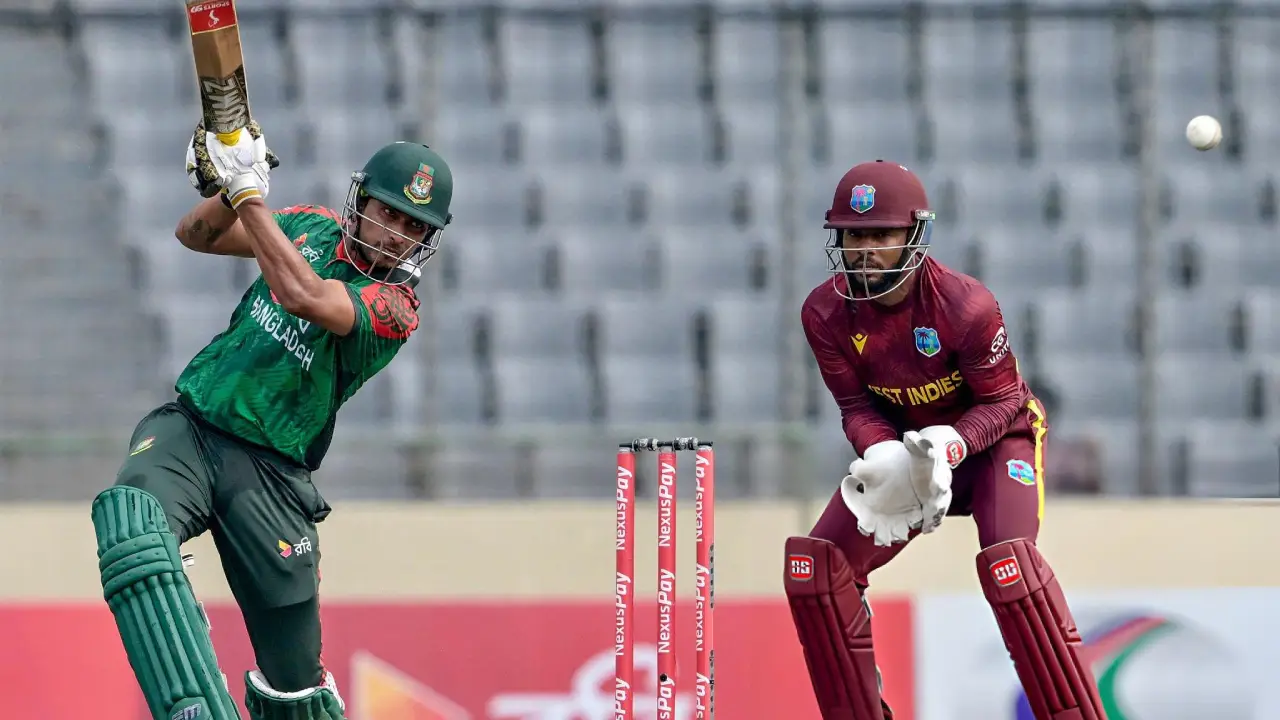 সাইফ-সৌম্যর দুর্দান্ত ব্যাটিংয়ে পরও ৩০০ পেরোতে পারল না বাংলাদেশ