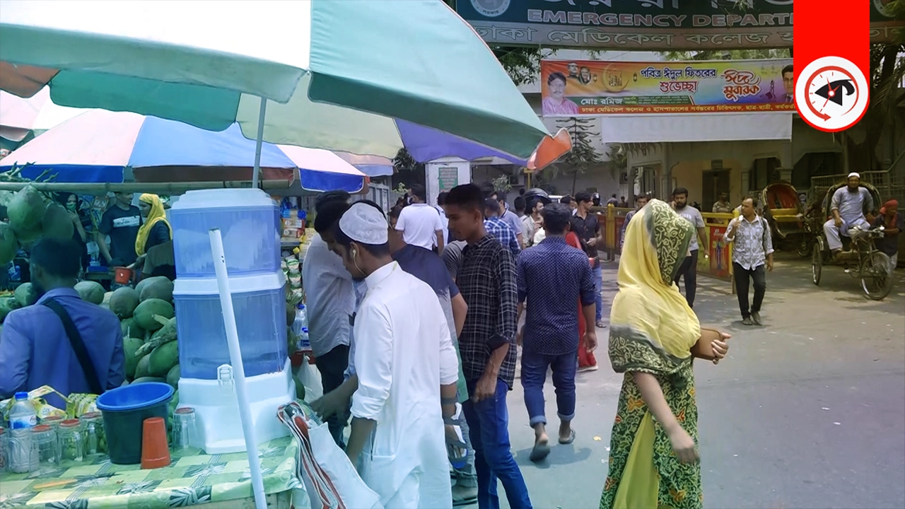 ফুটপাতে লেবুর শরবত বিক্রি হচ্ছে। ছবি : সংগৃহীত