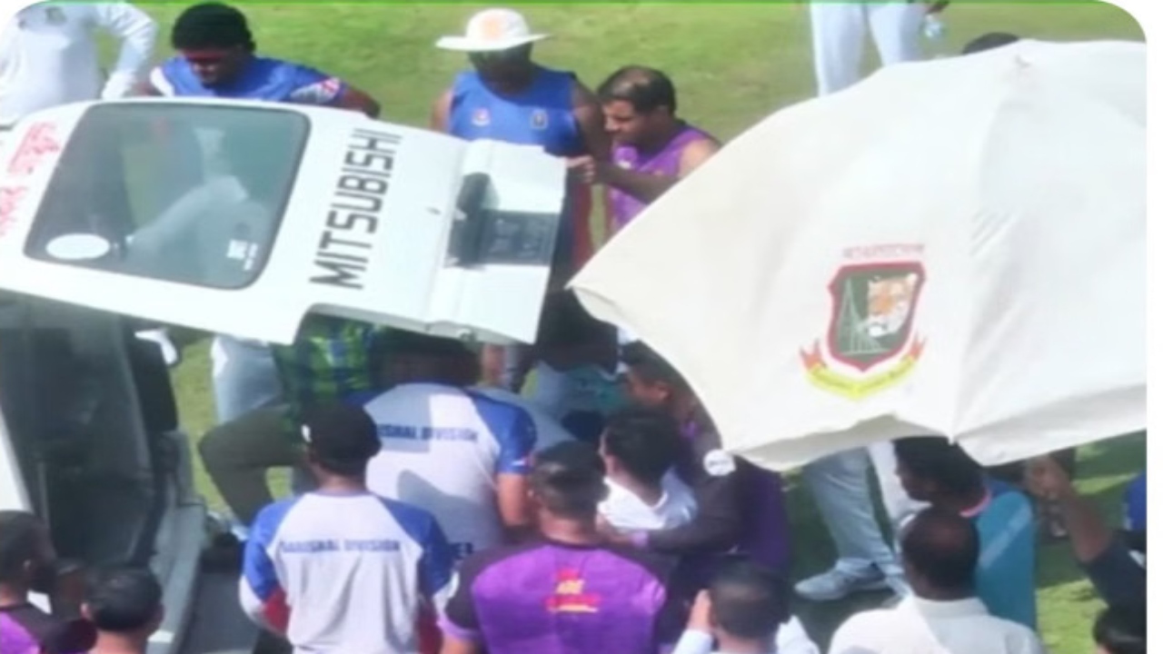 অ্যাম্বুলেন্সে তোলা হলেও হাসপাতালে নেওয়া লাগেনি রাব্বিকে। ছবি: সংগৃহীত