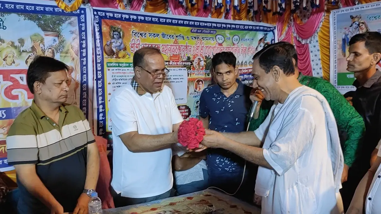 লোহাগড়ায় মহানাম যজ্ঞানুষ্ঠান পরিদর্শনে এনপিপির চেয়ারম্যান ড. ফরিদুজ্জামান