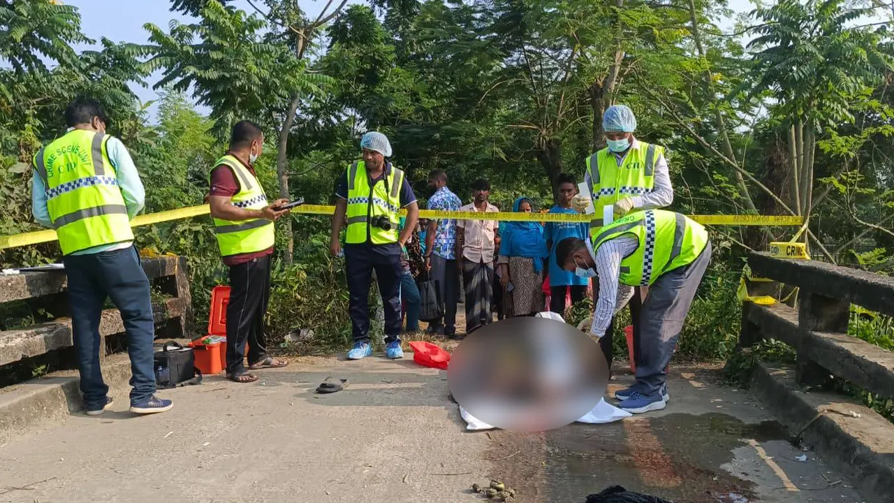 কালভার্টের নিচ থেকে অজ্ঞাত যুবকের মরদেহ উদ্ধার