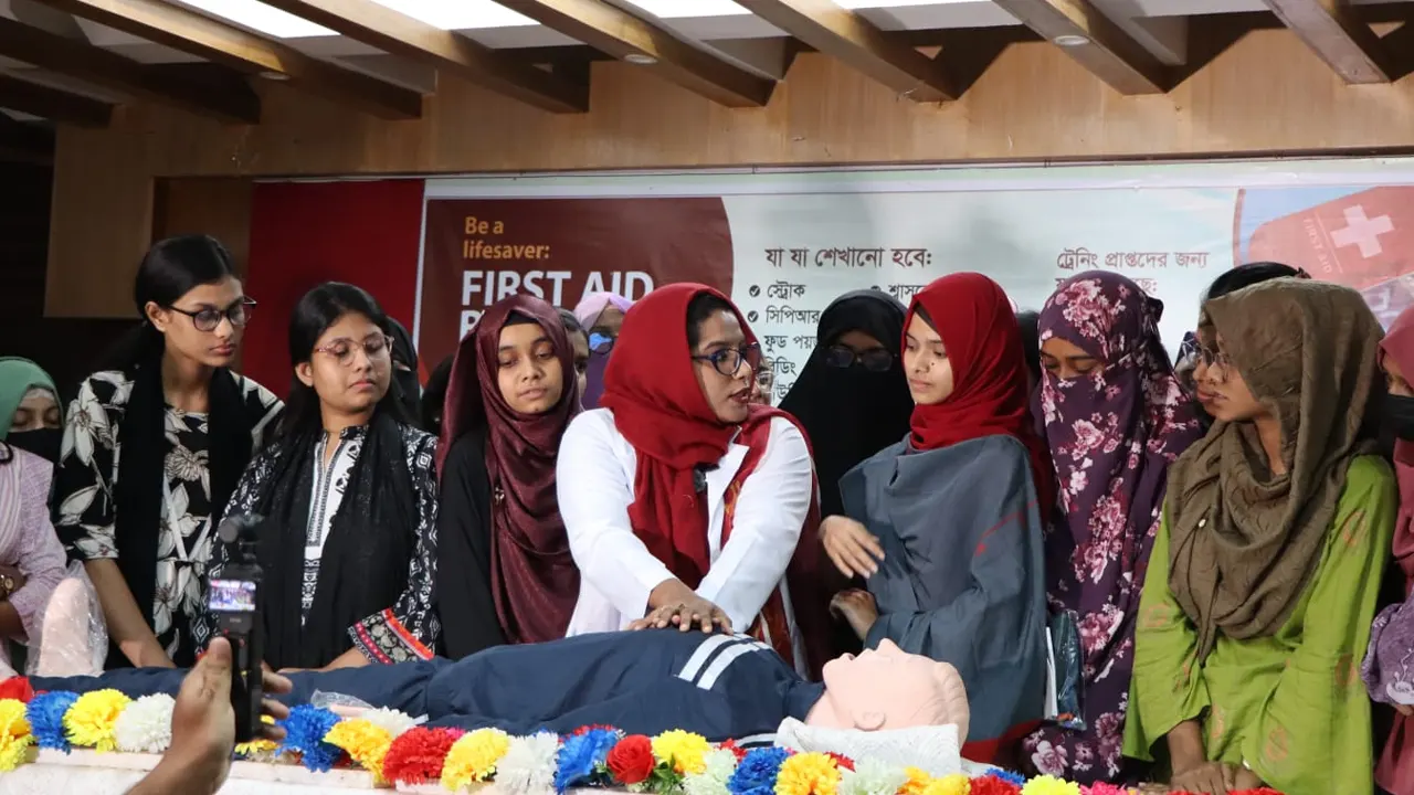 ঢাবির রোকেয়া হলে ফার্স্ট এইড ট্রেনিং সম্পন্ন