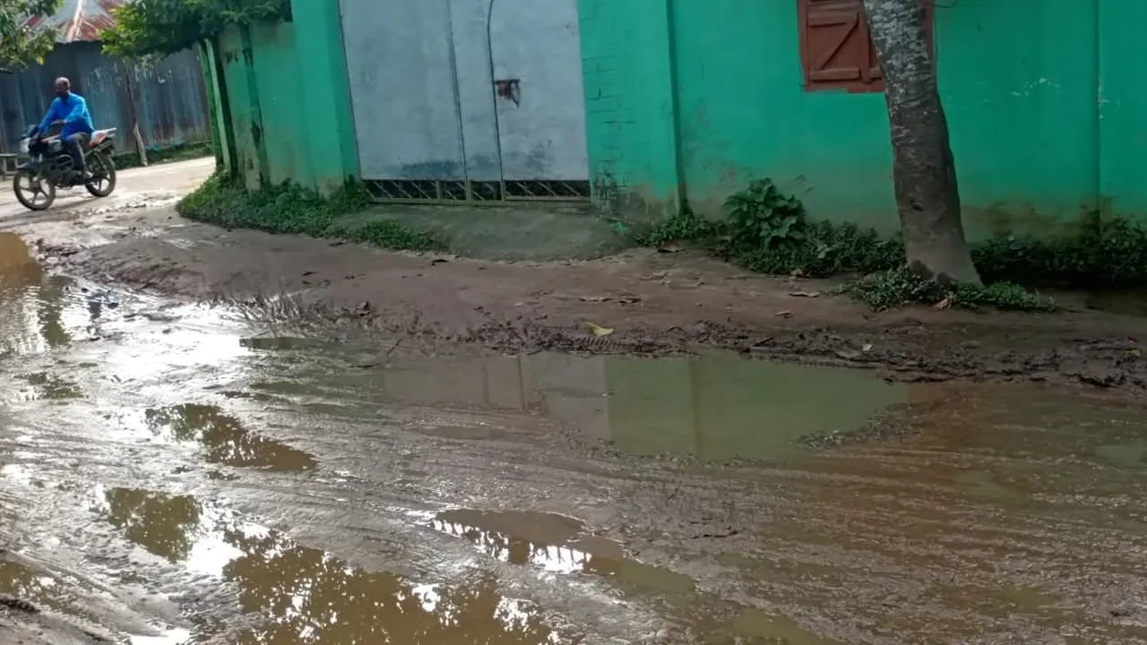 ৪০ মিটার রাস্তায় মামলার জট, দুর্ভোগে হাজারো মানুষ