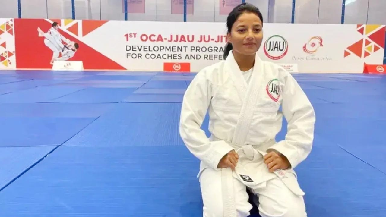 ঝুলন্ত অবস্থায় খেলোয়াড়ের মরদেহ উদ্ধার