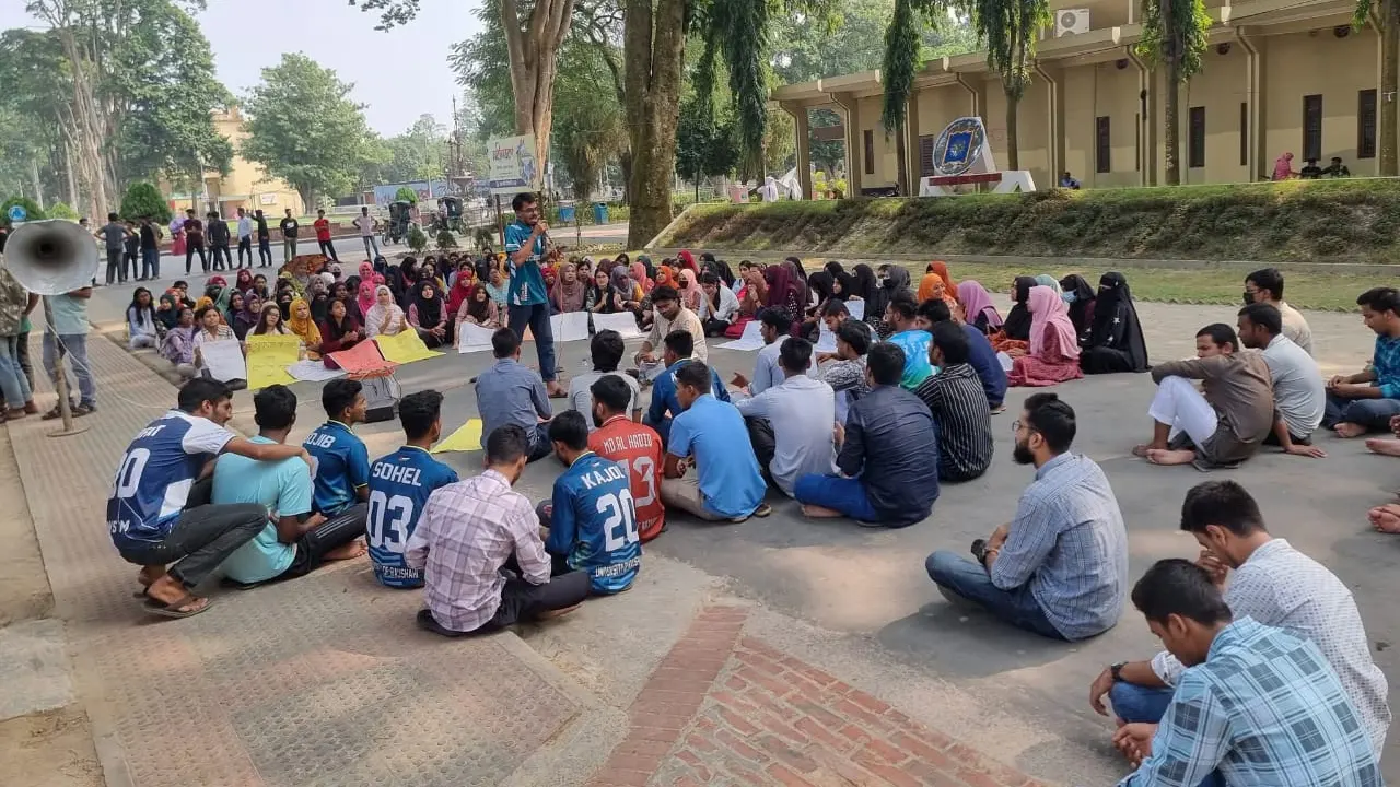 রাবি শিক্ষার্থী মৃত্যুর ঘটনায় ৩ দিনের ক্লাস-পরীক্ষা বর্জন