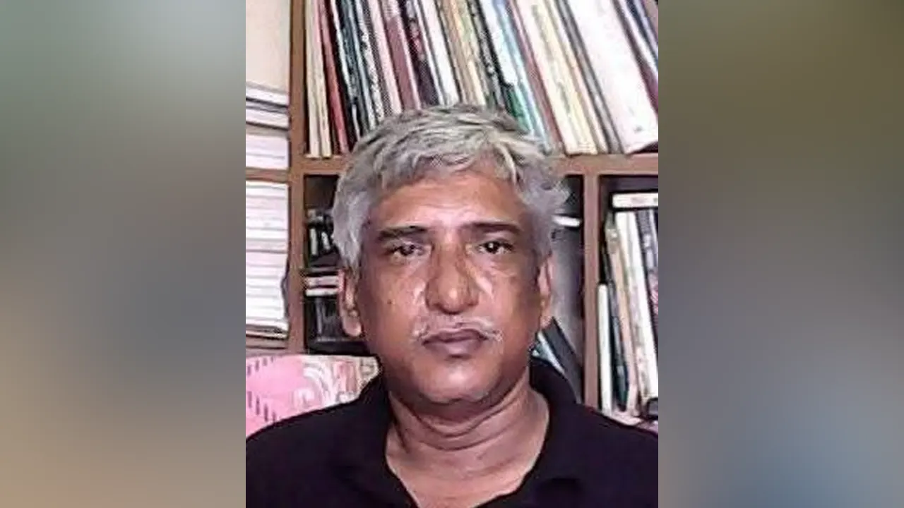 ট্রেনের ধাক্কায় প্রাণ গেল সাংবাদিক মনিরুজ্জামানের