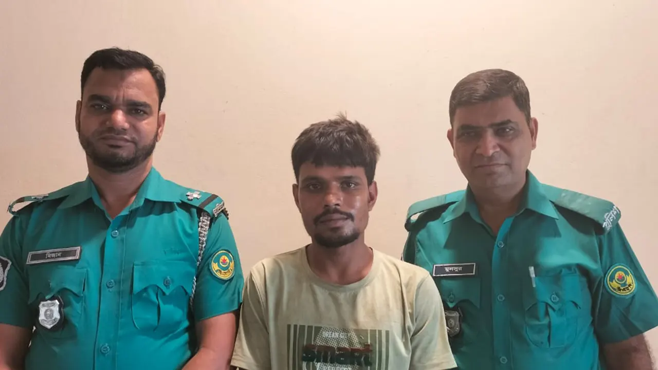 ছিনতাইকারীকে নিয়ে বাস চালিয়ে থানায় চালক