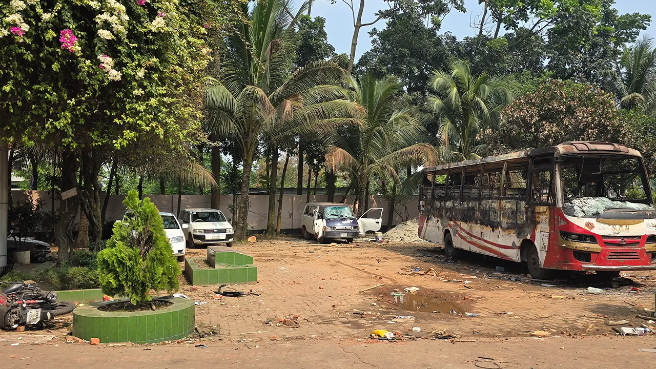 শিক্ষার্থীশূন্য সিটি ইউনিভার্সিটি, ক্যাম্পাসে হামলার ক্ষতচিহ্ন