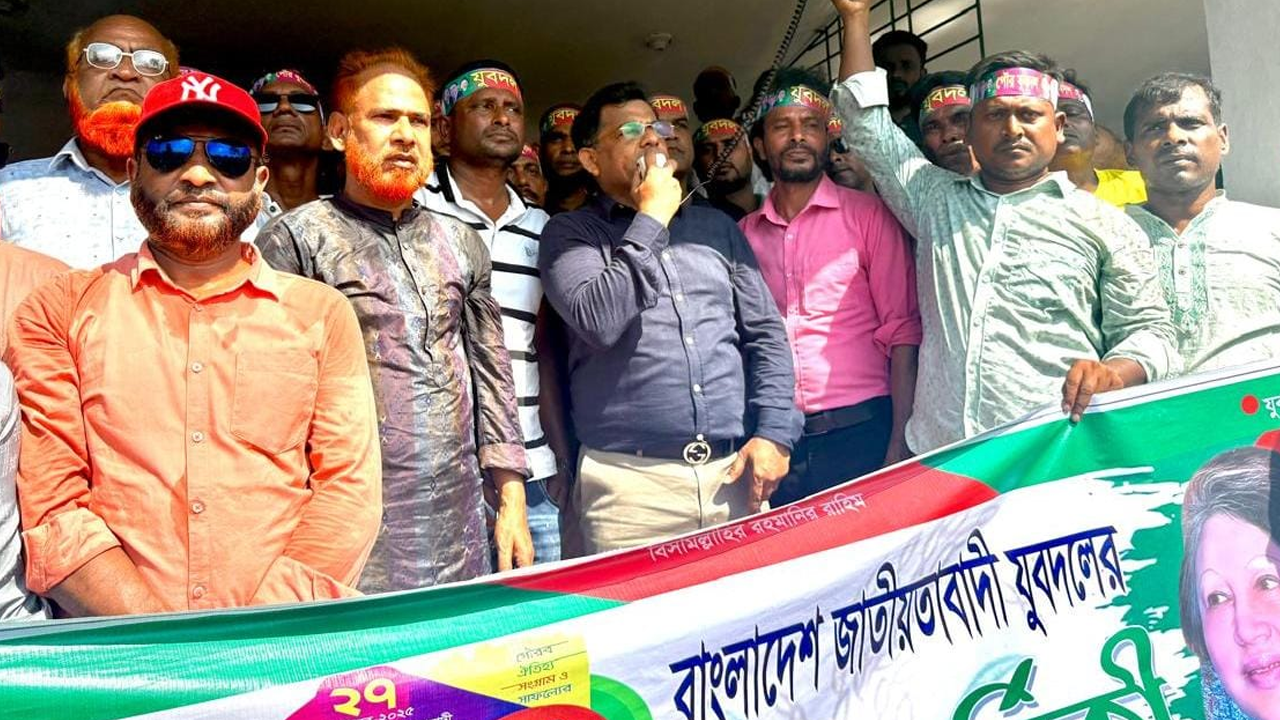বক্তব্য রাখেন বিএনপির জাতীয় নির্বাহী কমিটির সহসাংগঠনিক সম্পাদক সেলিমুজ্জামান সেলিম। ছবি : কালবেলা