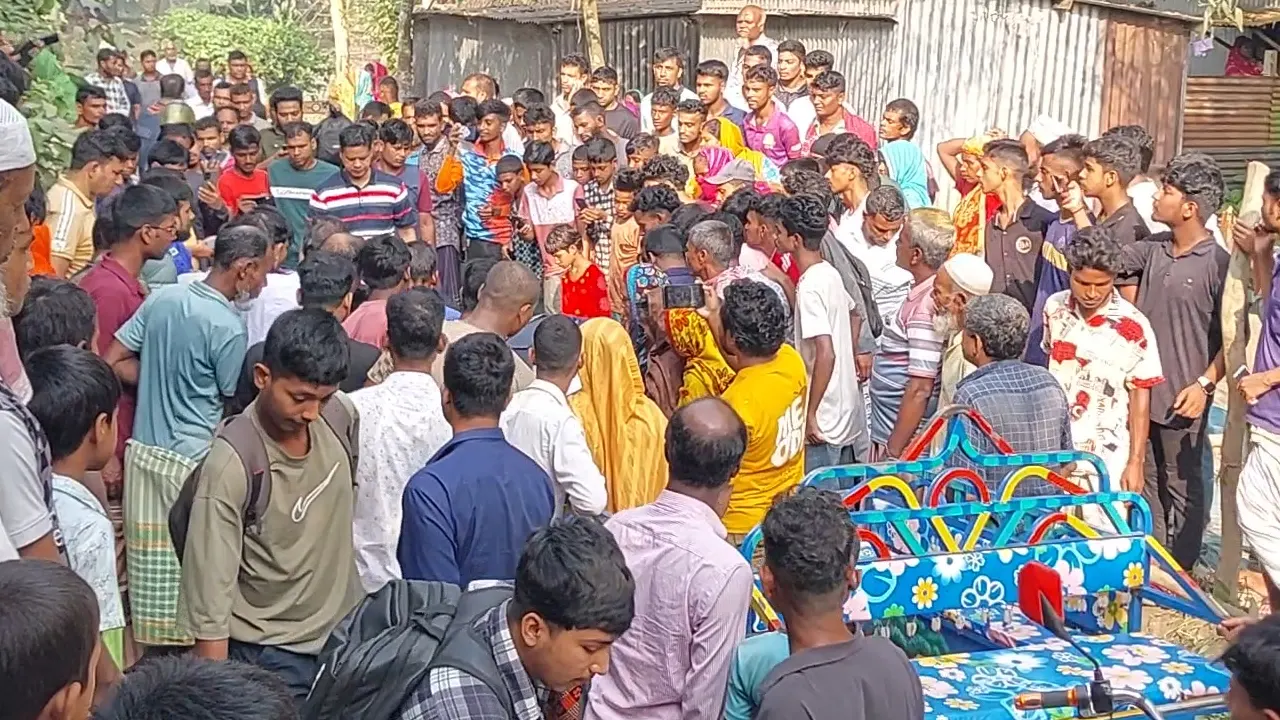 রাস্তায় পড়ে ছিল যুবকের ক্ষতবিক্ষত মরদেহ