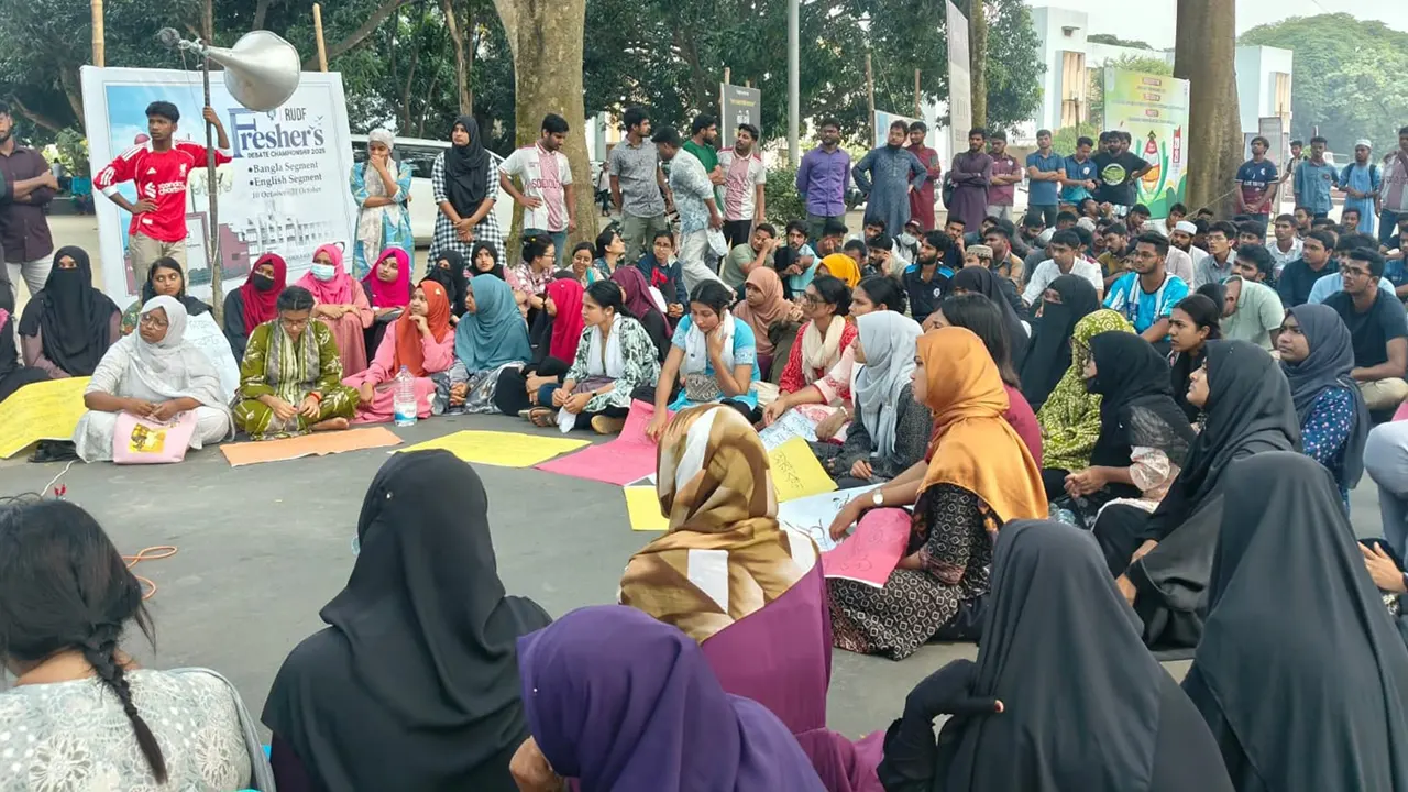 রাবির সুইমিংপুলে শিক্ষার্থীর মৃত্যু, বিচারসহ চার দাবিতে বিক্ষোভ