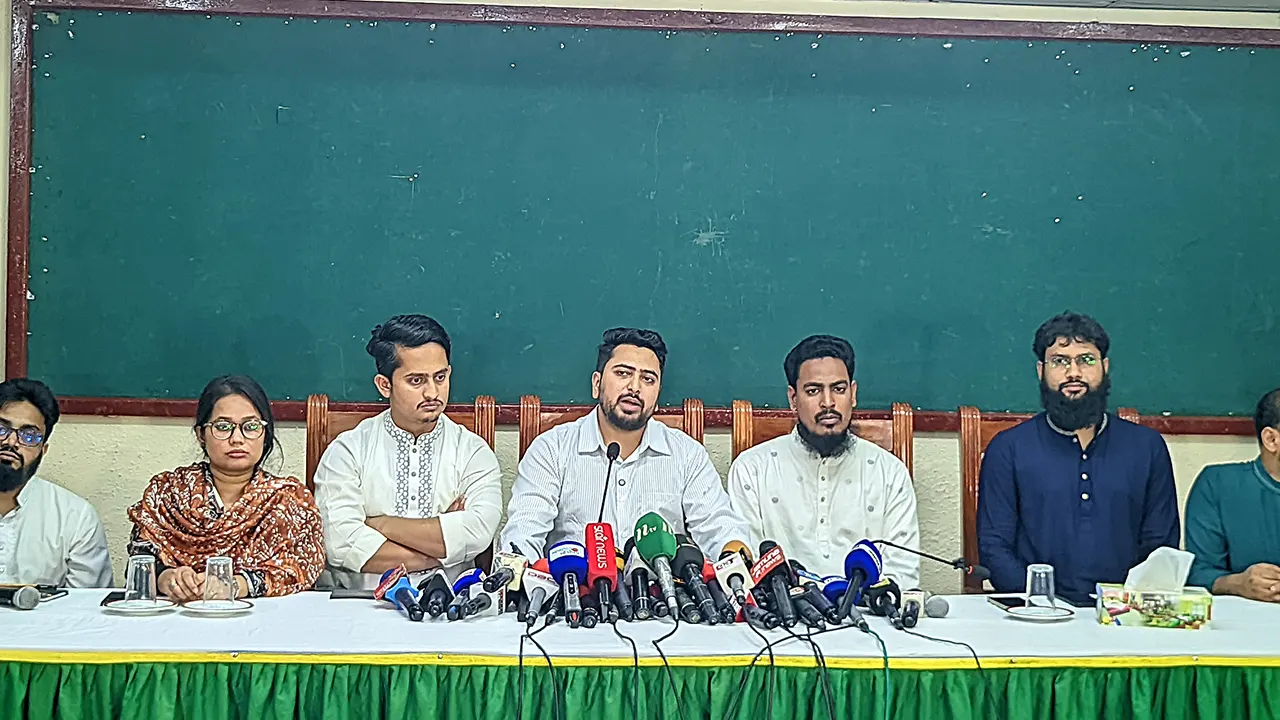 এককভাবে সরকার হলে টিকিয়ে রাখা সম্ভব হবে না : নাহিদ ইসলাম