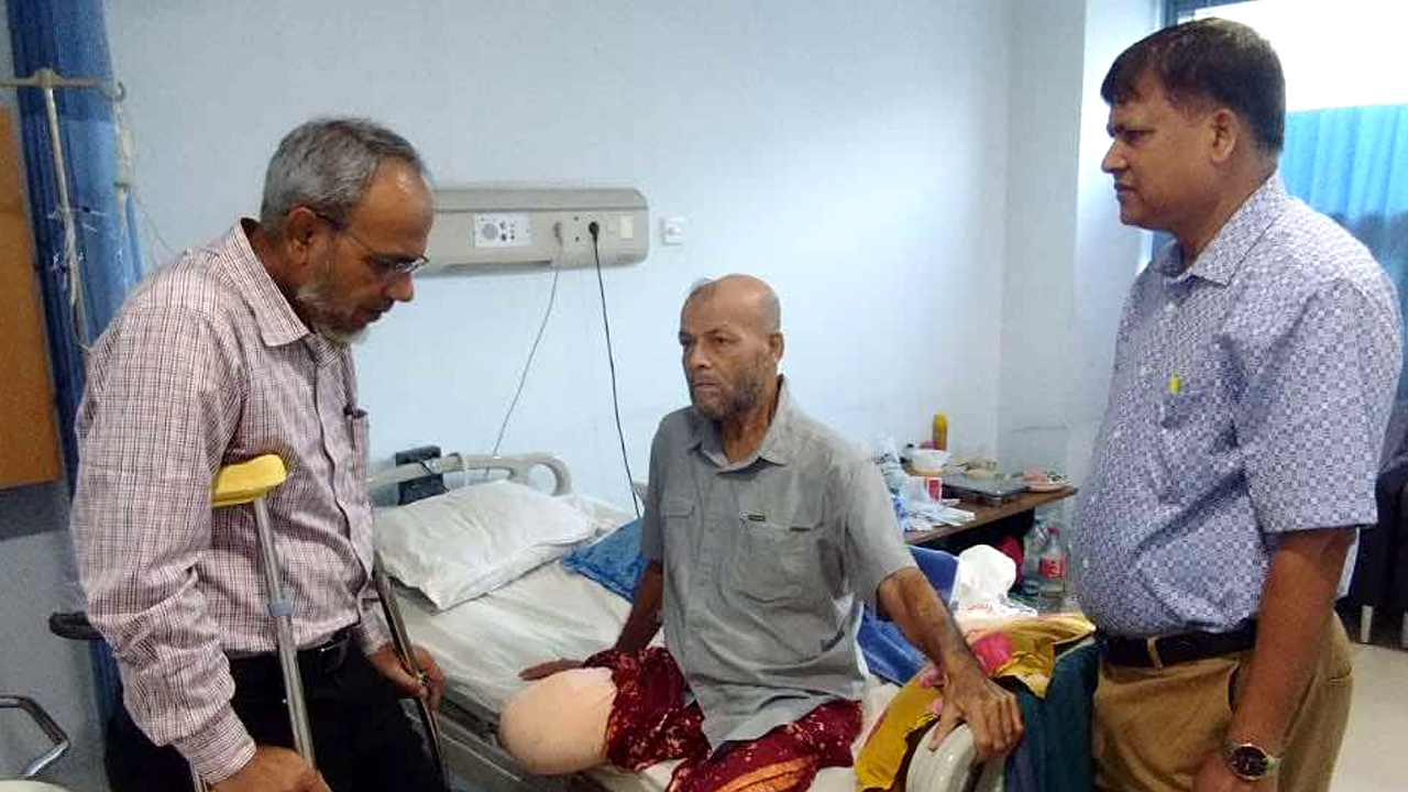 হাসপাতালে চিকিৎসাধীন বিএনপি নেতা নাজিম উদ্দিনের খোঁজ নিলেন ডা. রফিক