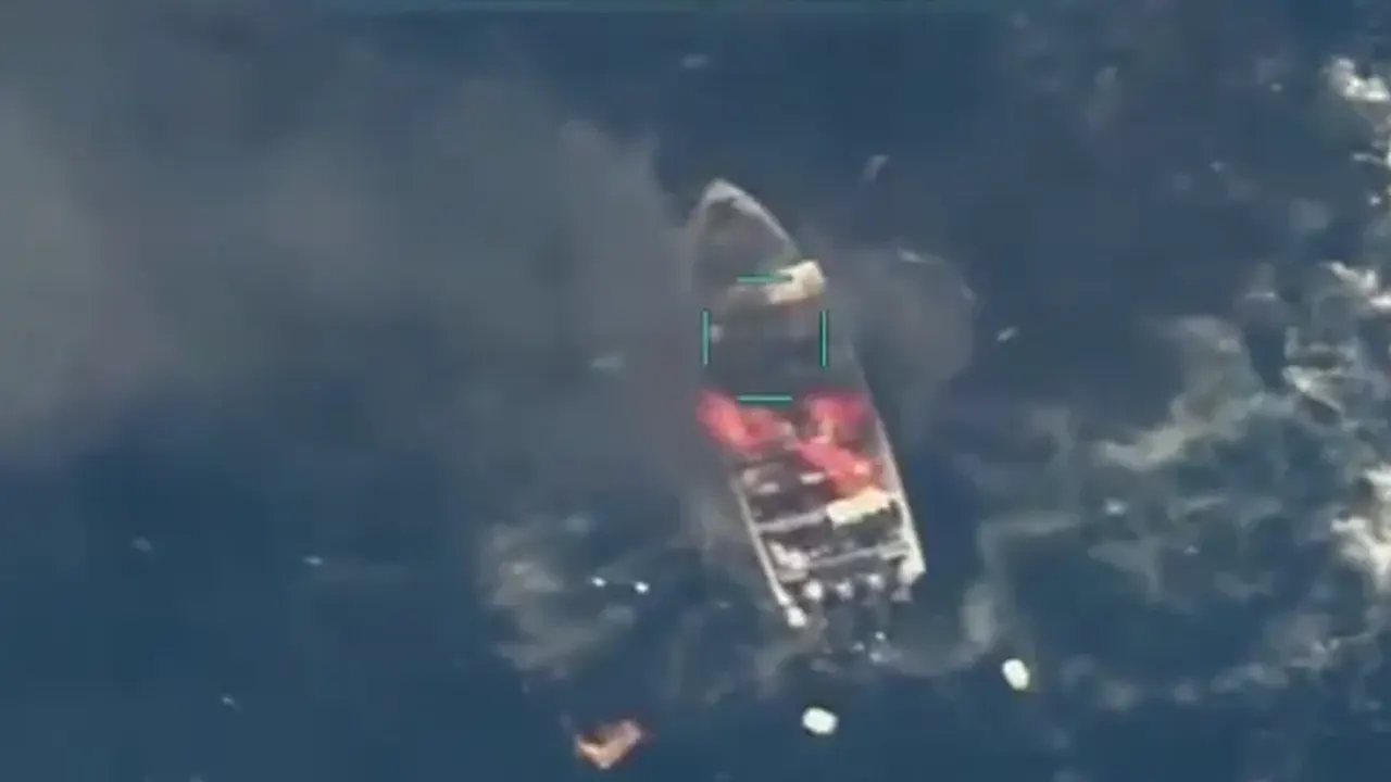 প্রশান্ত মহাসাগরে জাহাজে বোমা হামলা করল যুক্তরাষ্ট্র