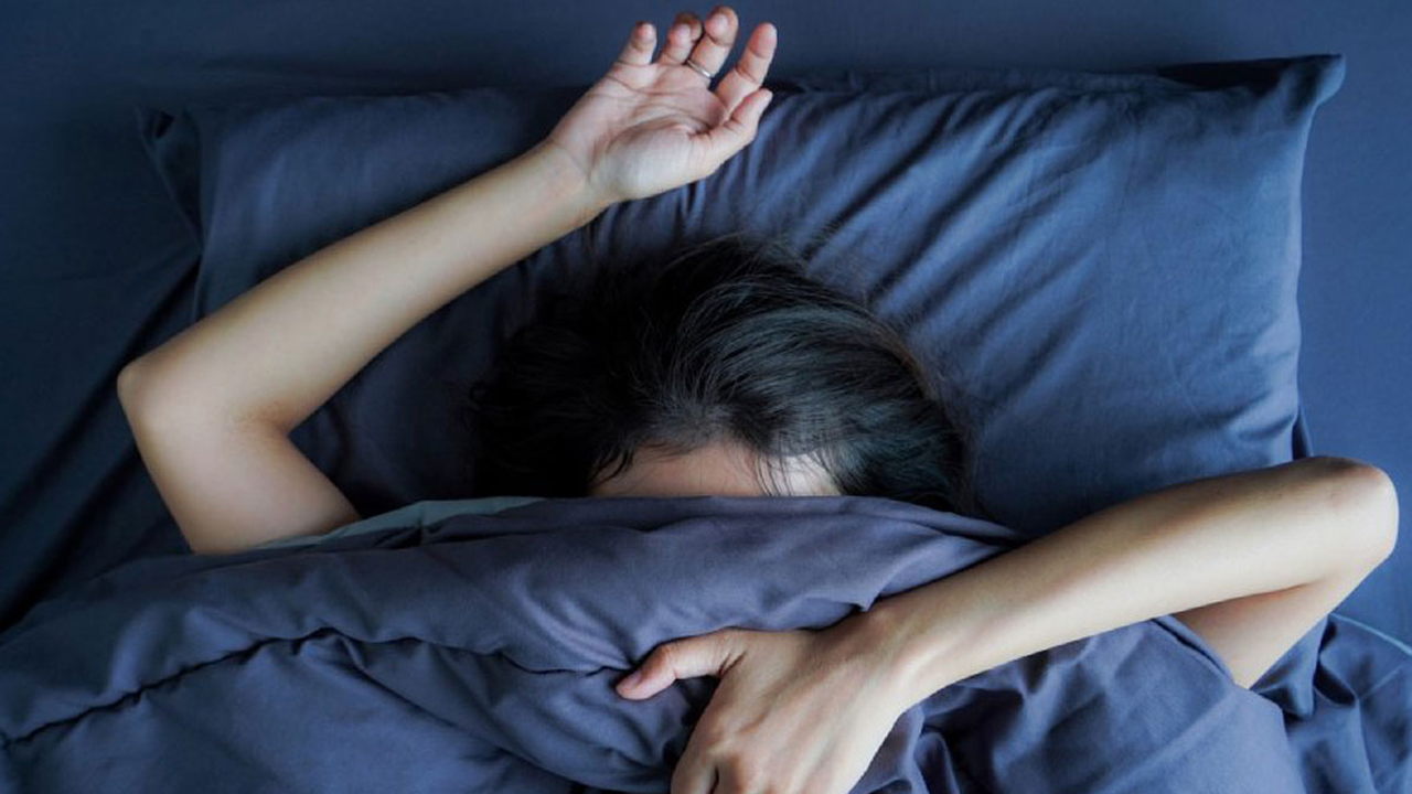 একদম খালি গায়ে ঘুমানো কি জায়েজ