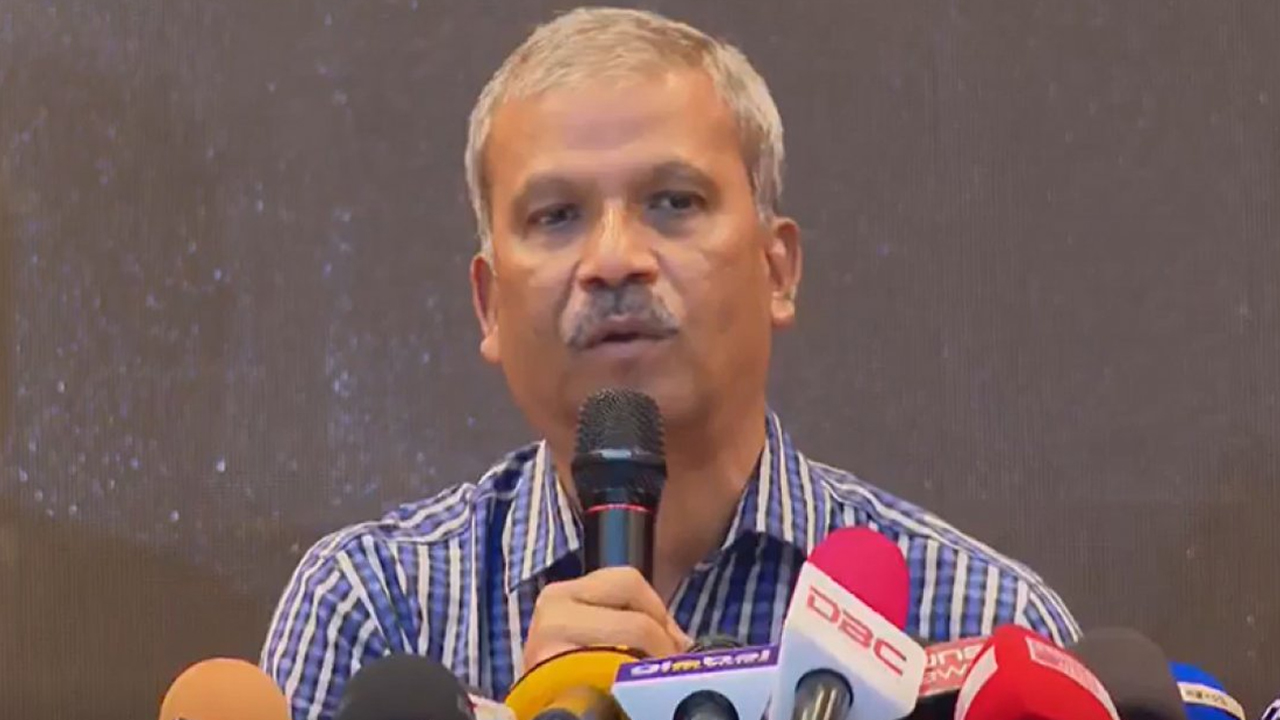 গণভোট নিয়ে দ্রুত সিদ্ধান্ত দেবেন প্রধান উপদেষ্টা : আসিফ নজরুল