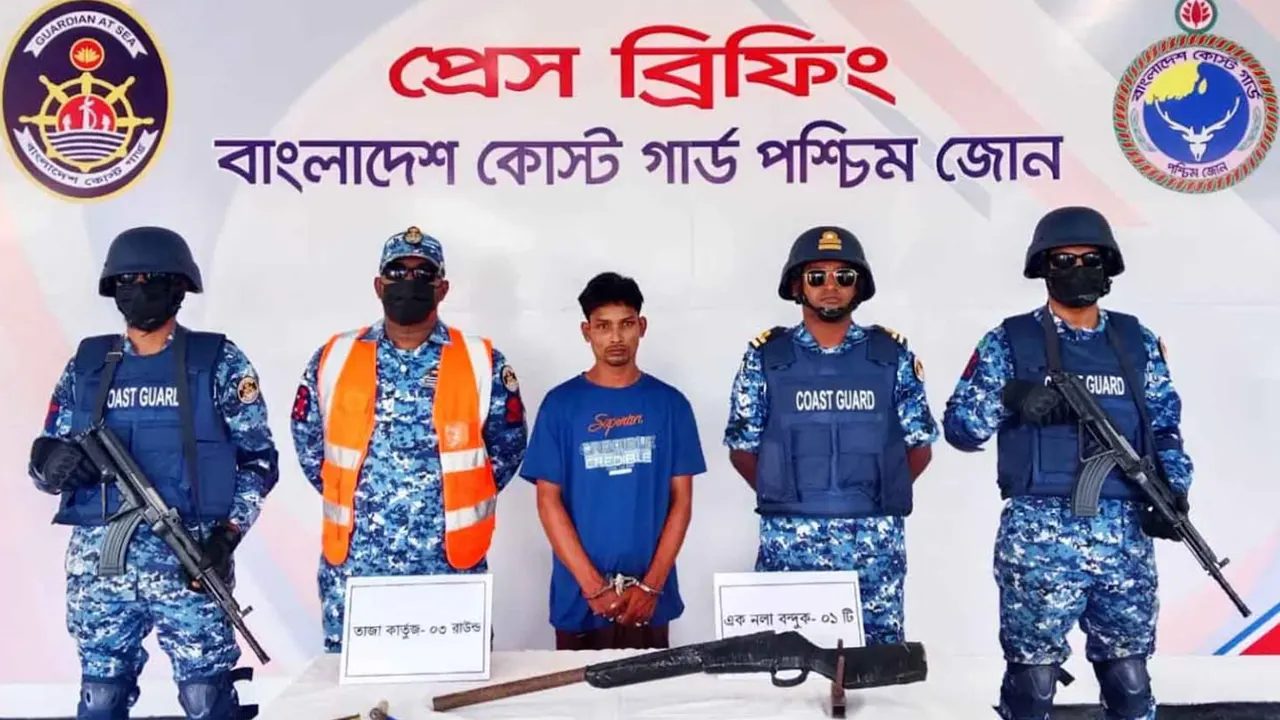 সুন্দরবনে দস্যু বাহিনীর অস্ত্র সরবরাহকারী রহিম আটক