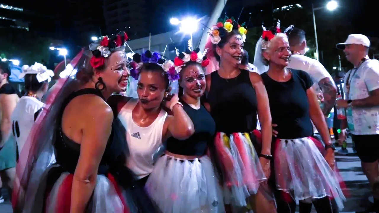 মৃত্যুর স্মরণে জমকালো উৎসব