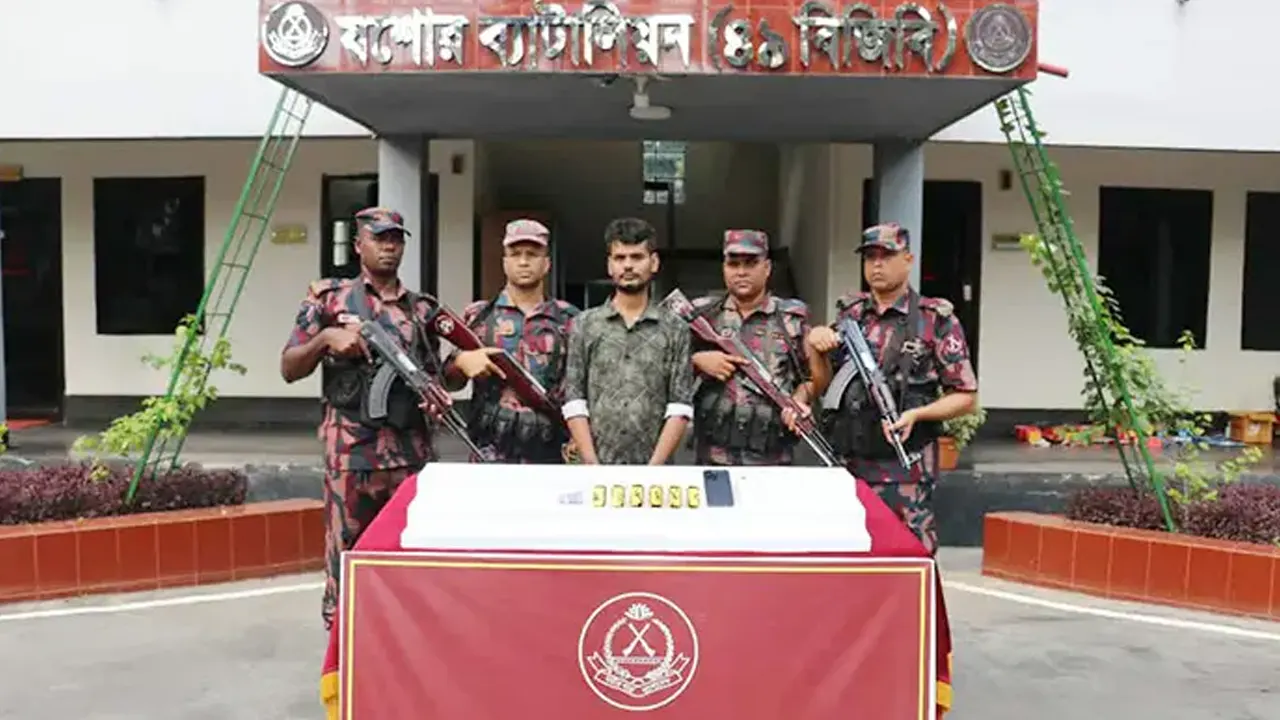 প্যান্টের পকেটে লুকানো ছিল স্বর্ণের ৬ বার