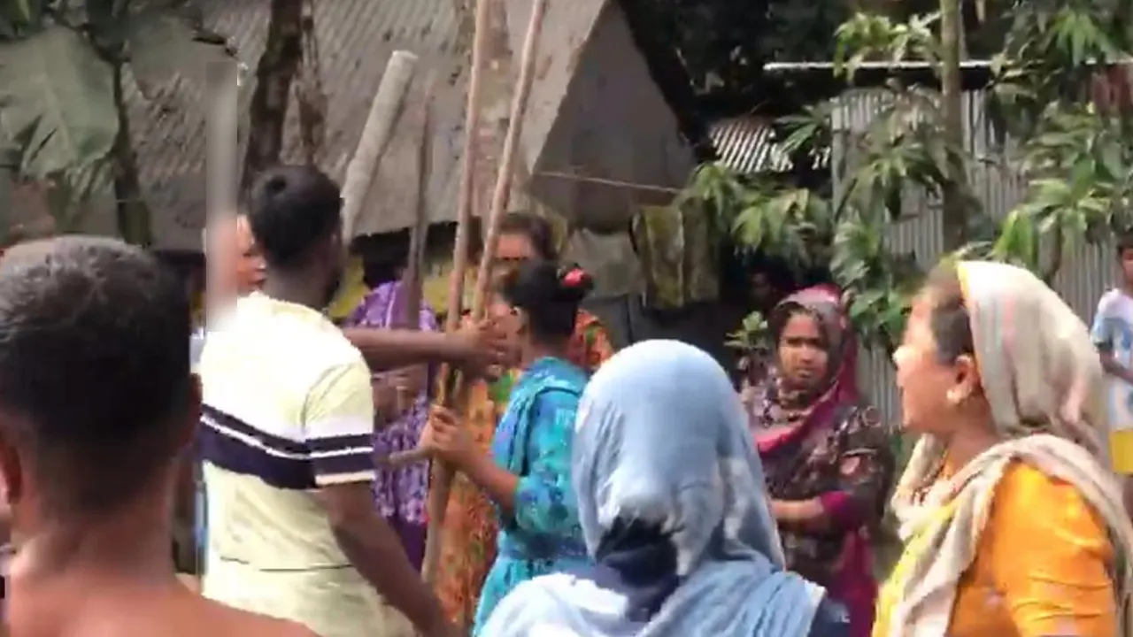 দিনদুপুরে ২ ভাইকে কুপিয়ে হত্যা