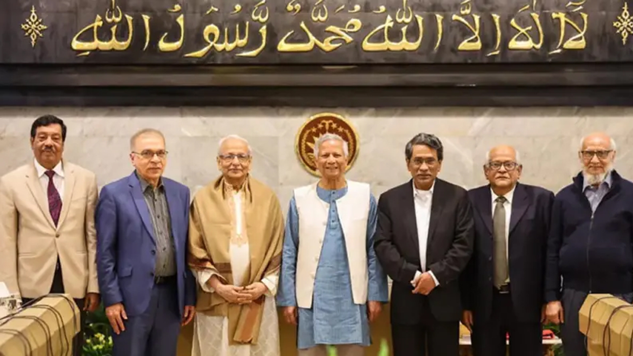 ঐকমত্য কমিশনকে প্রধান উপদেষ্টার অভিনন্দন