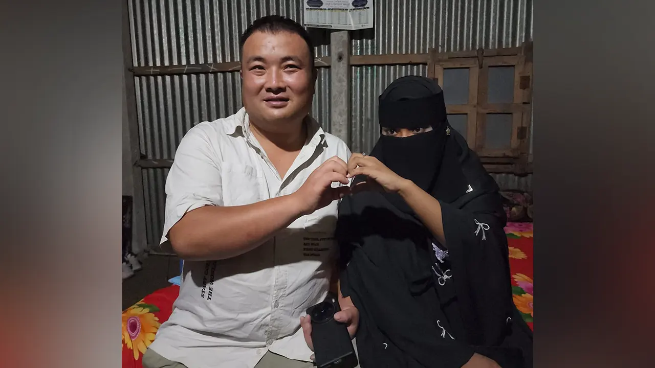 সুরমার প্রেমে চীনা যুবক এখন ব্রাহ্মণবাড়িয়ায়