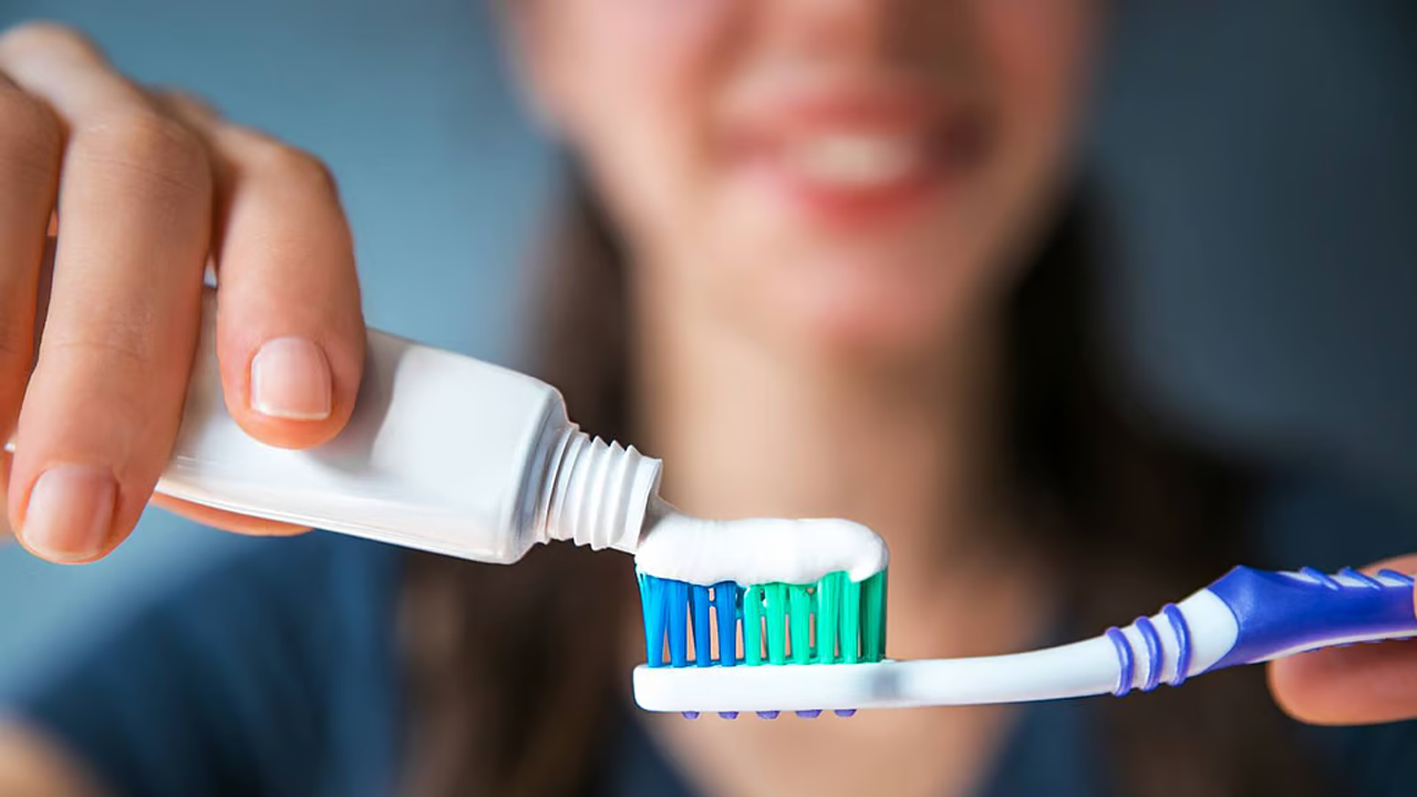 কতদিন পর বদলাবেন টুথব্রাশ? জানুন সঠিক সময়