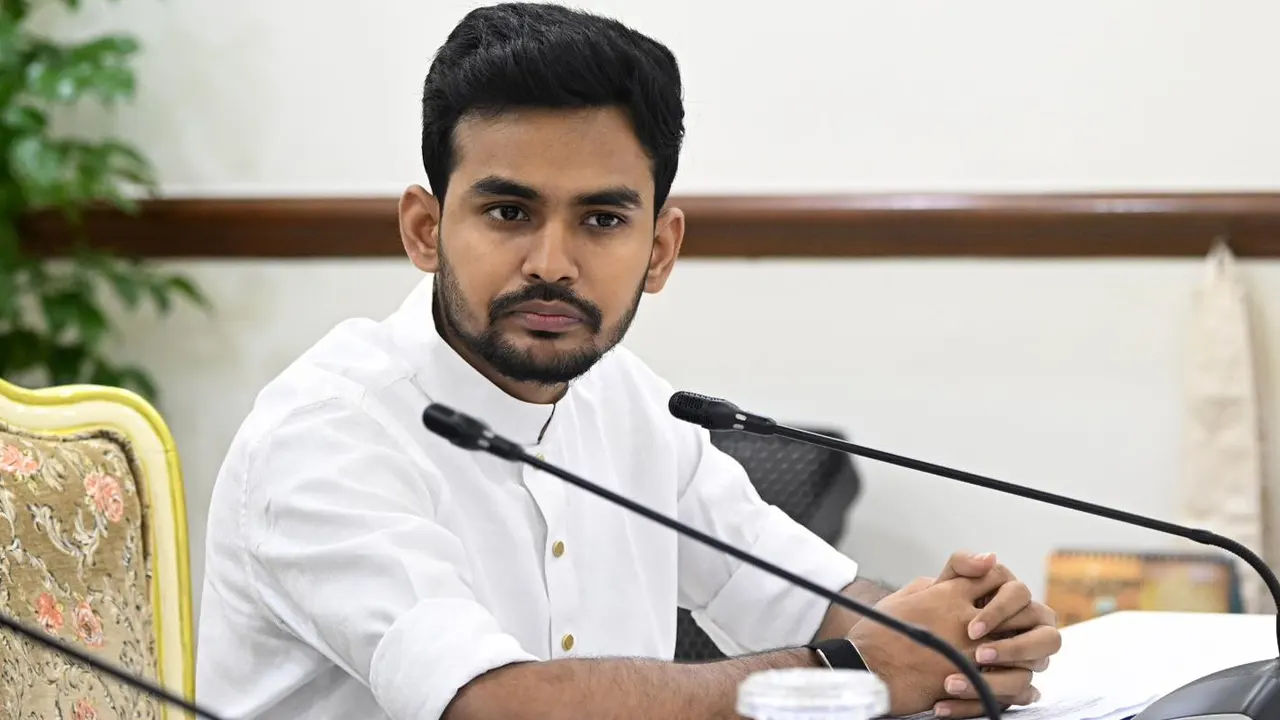 নাগরিকদের সামরিক প্রশিক্ষণ নিয়ে যে বার্তা দিলেন উপদেষ্টা আসিফ