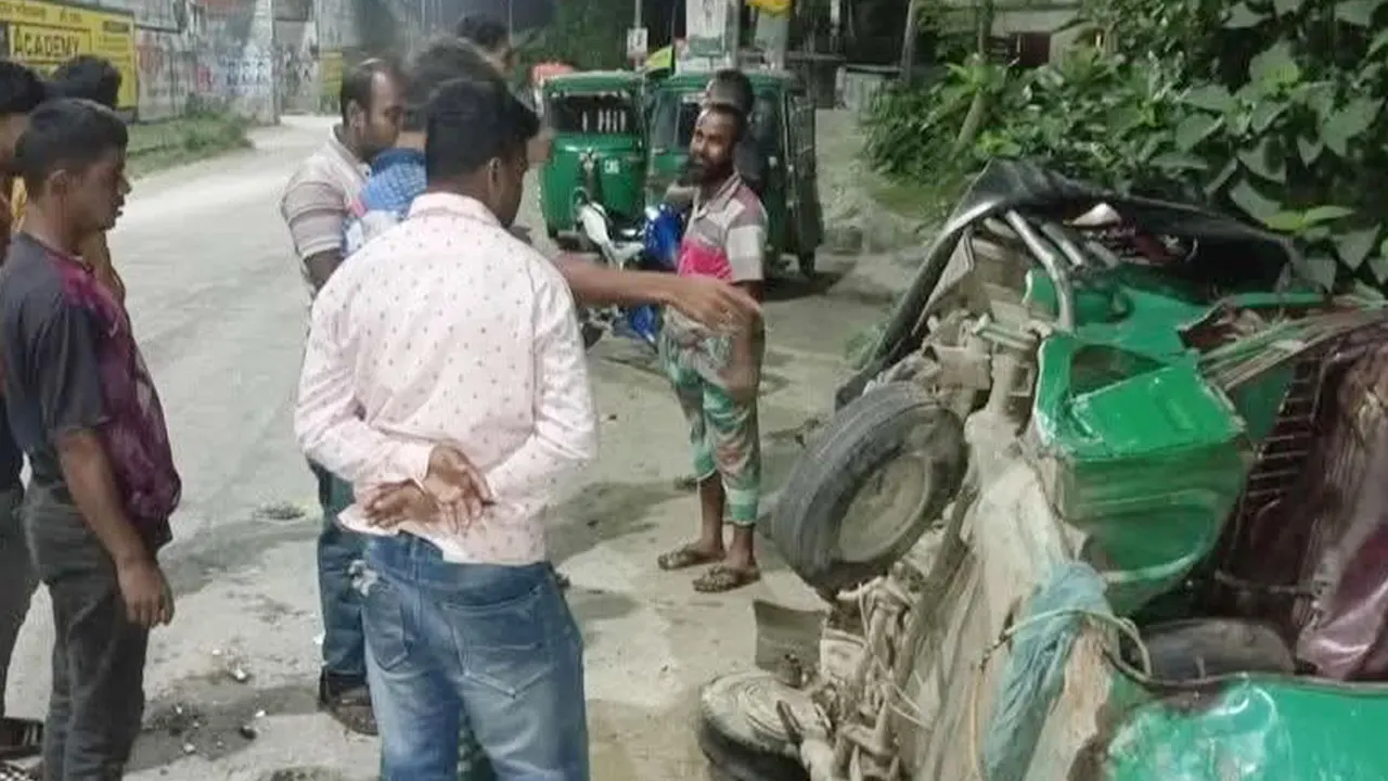 ট্রাকের ধাক্কায় প্রাণ গেল ২ জনের