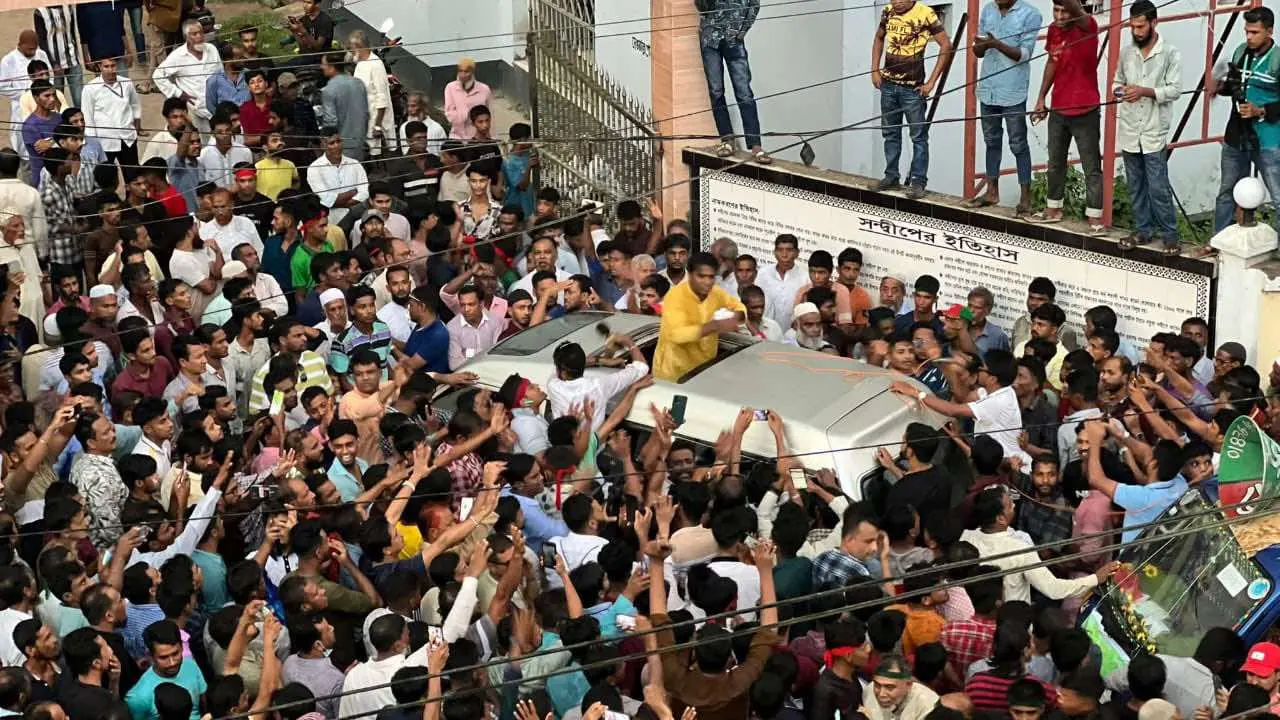 সন্দ্বীপে ধানের শীষের প্রচারণায় উপচেপড়া লোকসমাগম