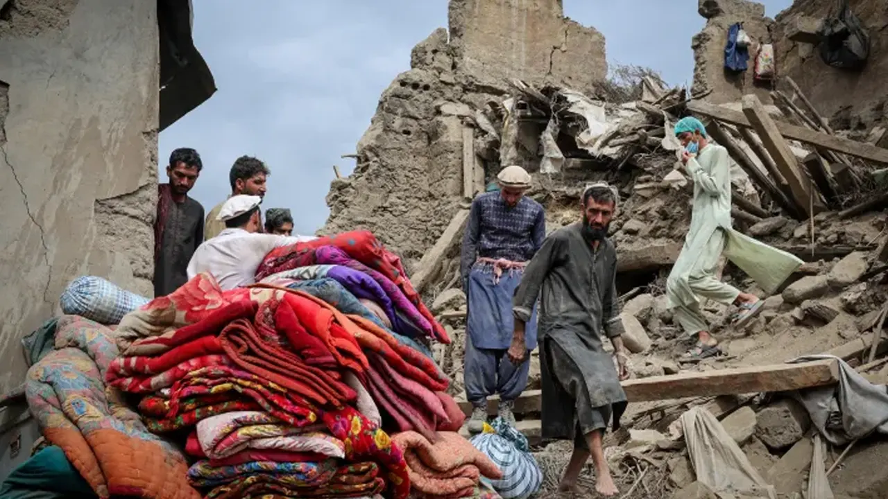 মধ্যরাতে ভূমিকম্পে নিহত ৭, আহত ১৫০