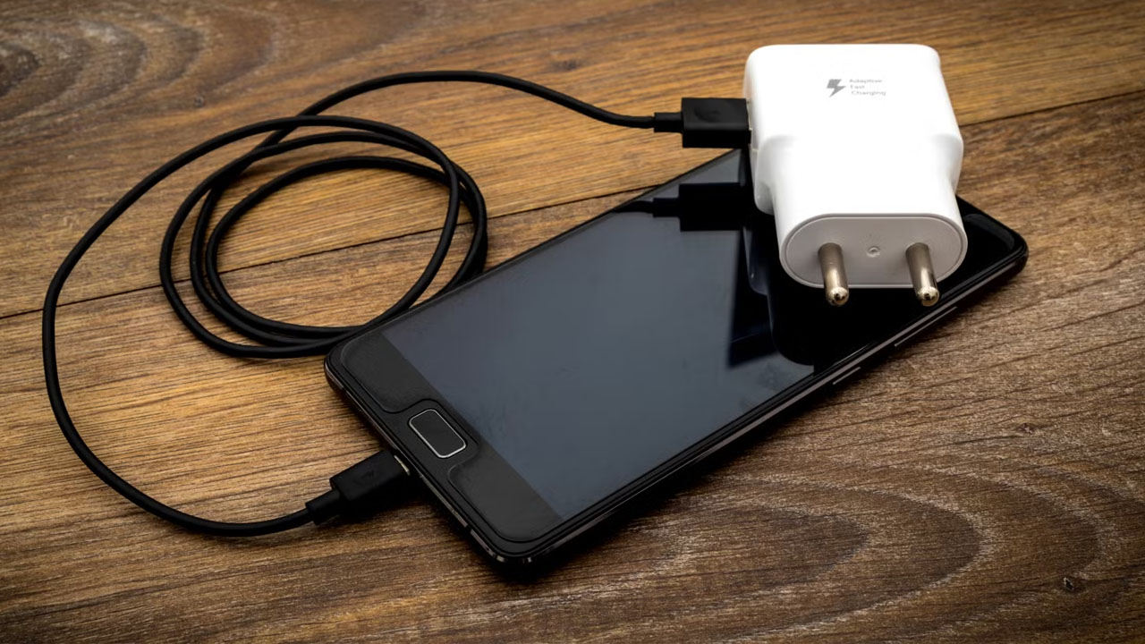 স্মার্টফোন চার্জিং সমস্যার কিছু সহজ সমাধান