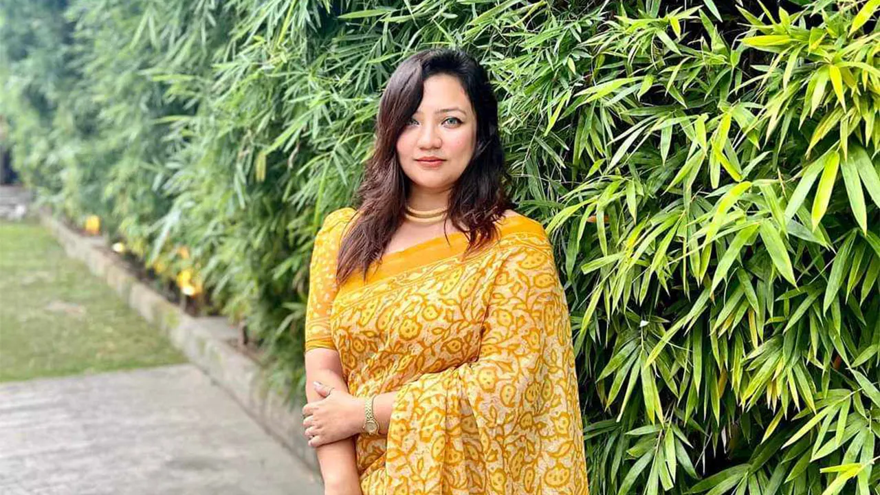 যাদের বিরুদ্ধে মামলা করলেন ঢাবি শিক্ষিকা মোনামী