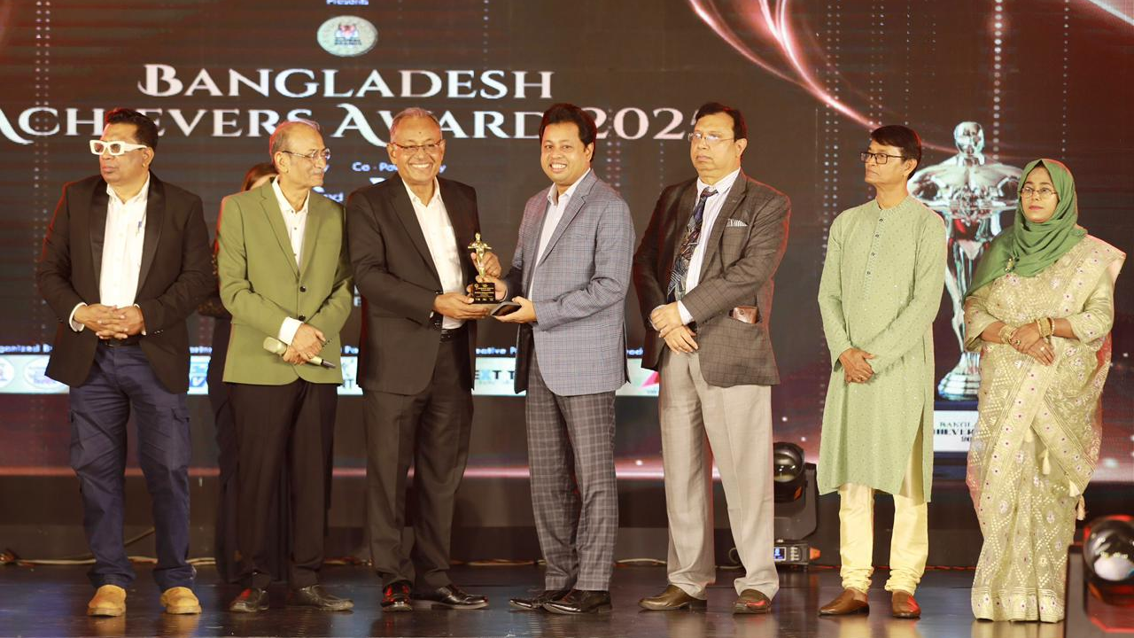 বাংলাদেশ অ্যাচিভার্স অ্যাওয়ার্ড পেলেন হাবিবুর রহমান পলাশ