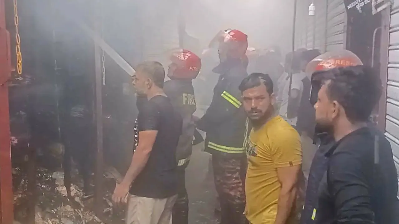 ব্রাহ্মণবাড়িয়া মার্কেটে ভয়াবহ আগুন