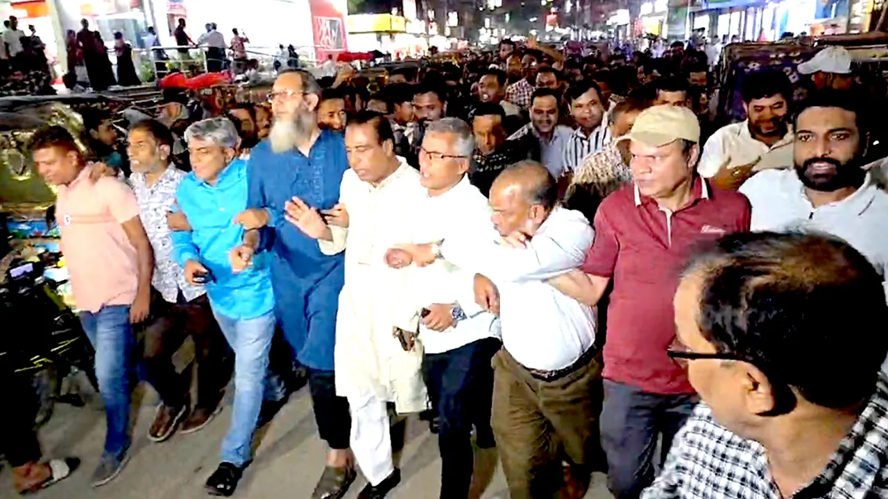 বগুড়ায় খালেদা জিয়া ও তারেক রহমান প্রার্থী হওয়ায় আনন্দ মিছিল