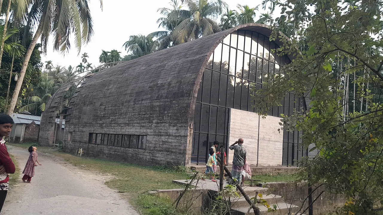 সৌন্দর্য ছড়াচ্ছে ‘টানেল মসজিদ’